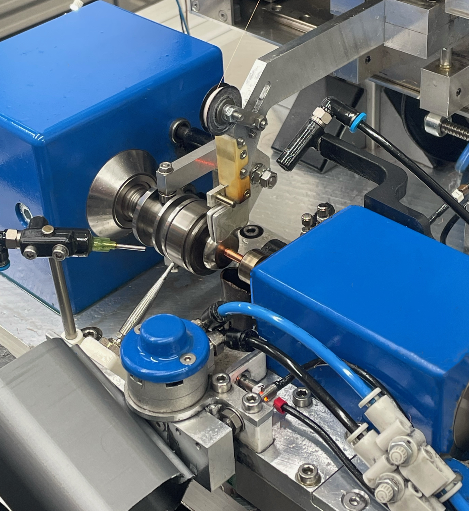 Formerless coils in reed relays